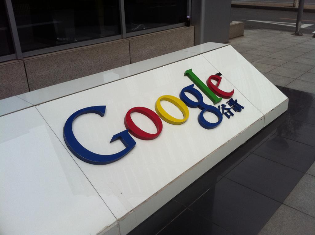 Logoen til Google med kinesiske tegn under. Foto