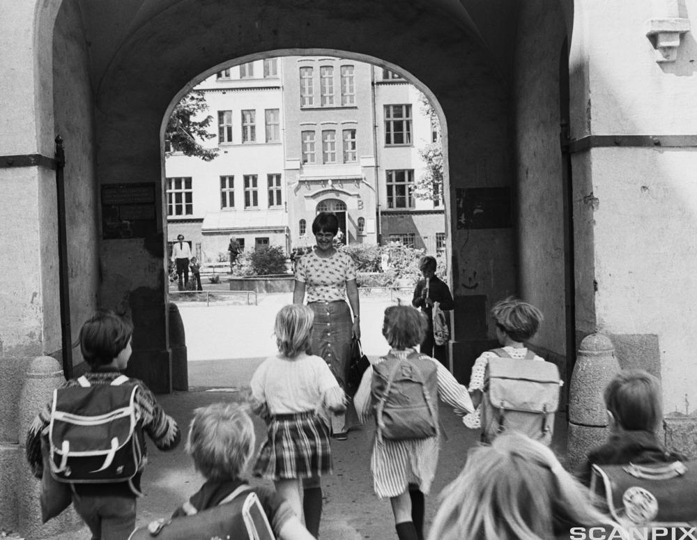 første skoledag i 1976. Foto.
