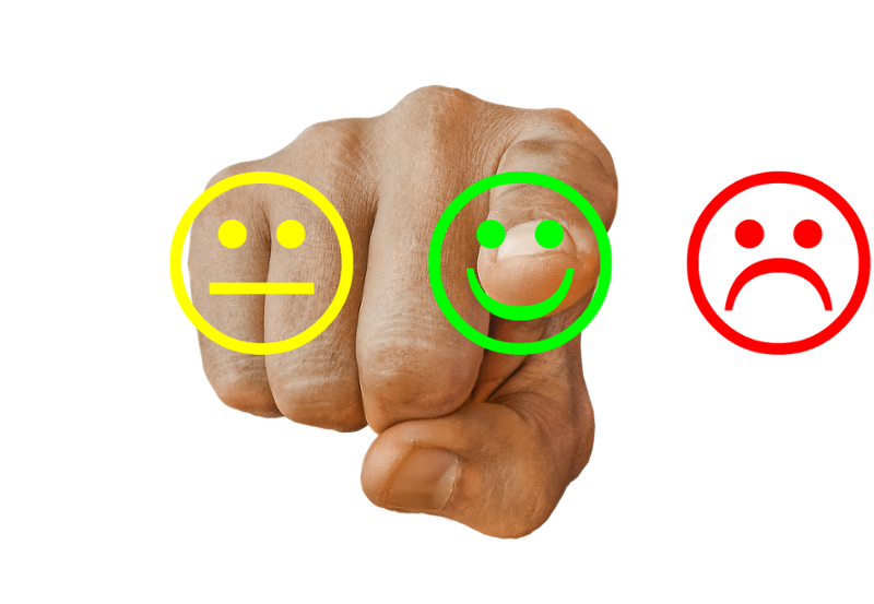 3 emojies som symbol for lav, middels og høy tilfredshet. Illustrasjon.