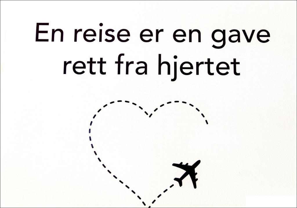 Et fly der kondensstripen former et hjerte i lufta. Over hjertet står reklameteksten: "En reise er en gave rett fra hjertet". Illustrasjon.