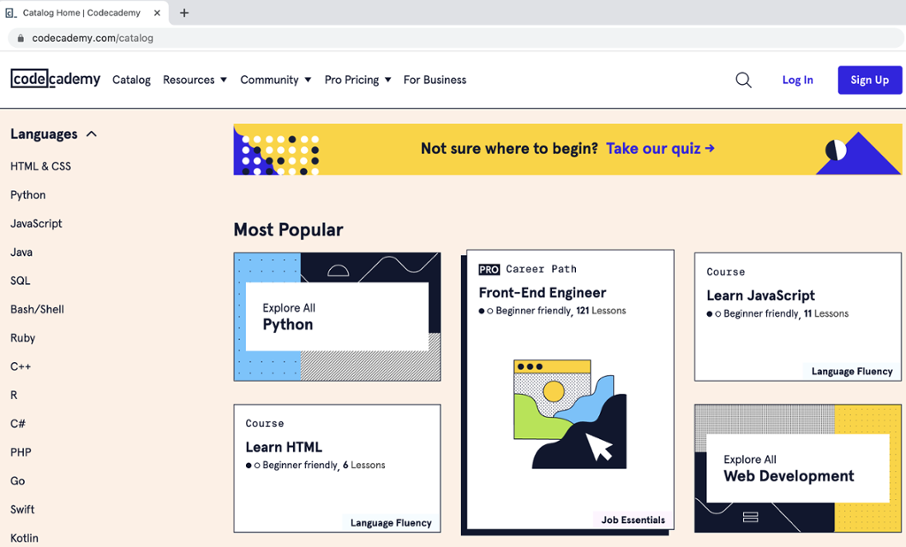 Skjermbilde fra nettstedet Codecademy.com. Menyen til venstre inneholder valg som HTML & CSS, Python, JavaScript og Java. Skjermbilde.