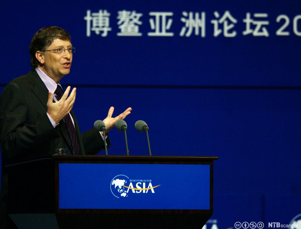Bill Gates holder foredrag i Asia. Foto.