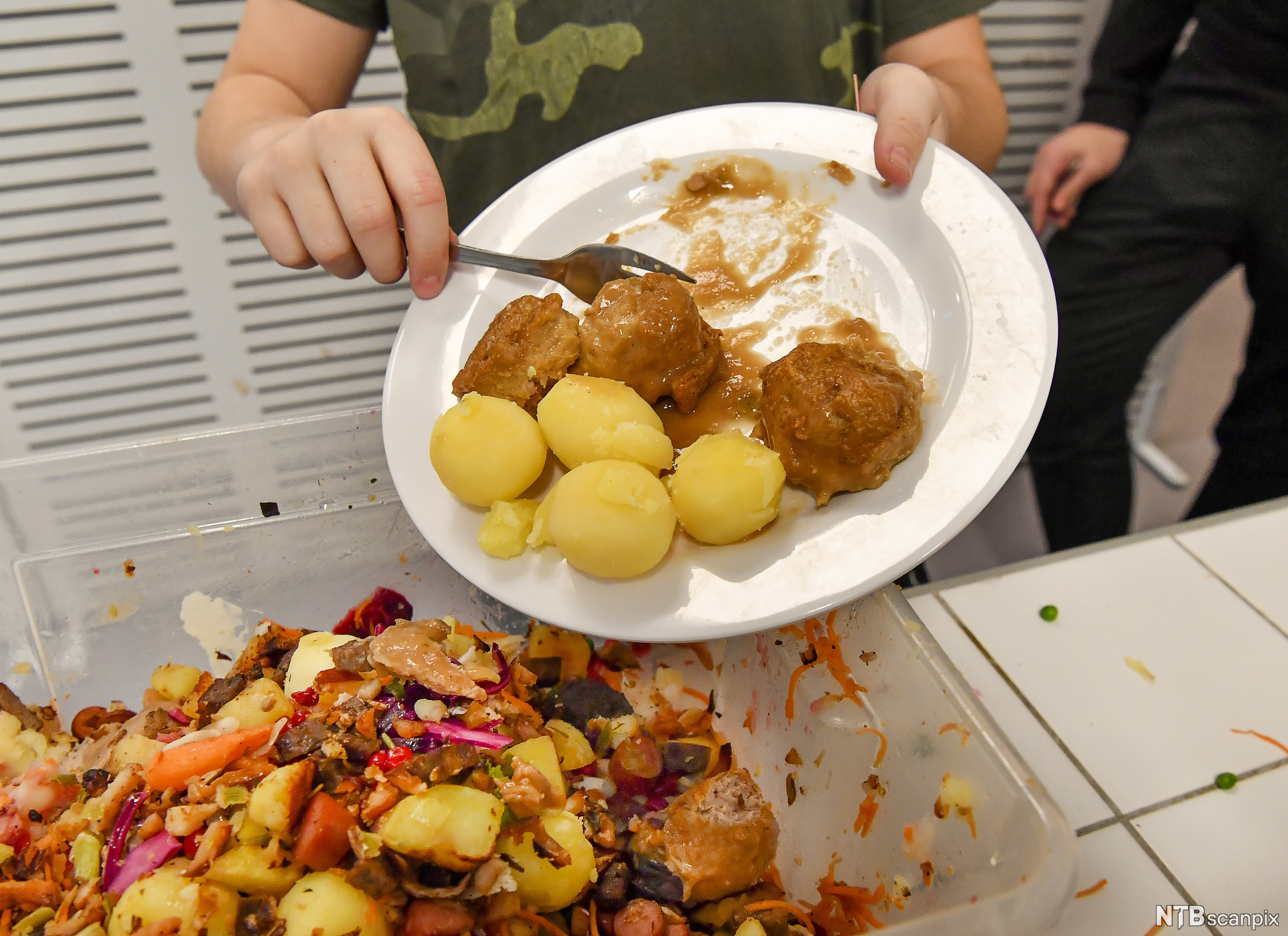 понос в школьной столовой. еда в столовке школьной понос. отходы школьных столовых. отходы школьных столовых. отходы школьных столовых.