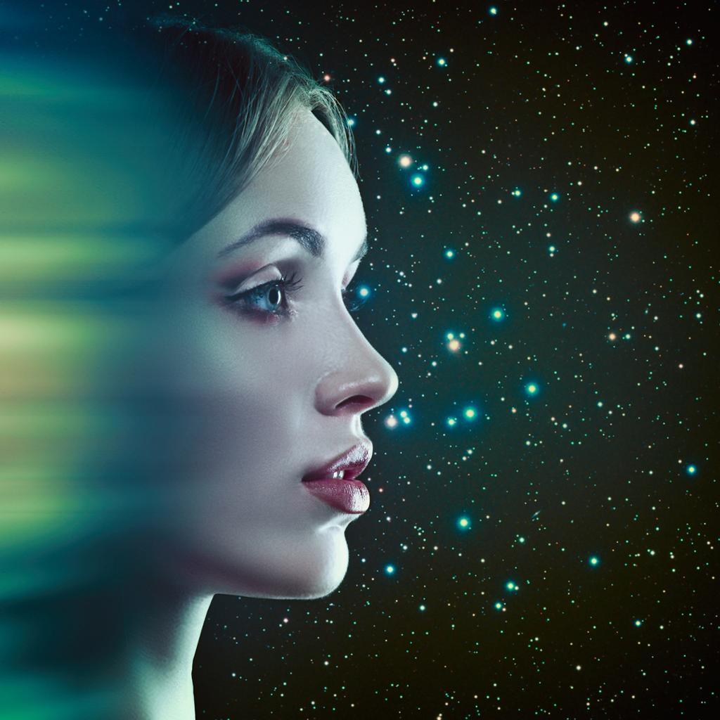 Et datagenerert kvinneansikt fader ut med en nattehimmel med stjerner i bakgrunnen. Illustrasjon.