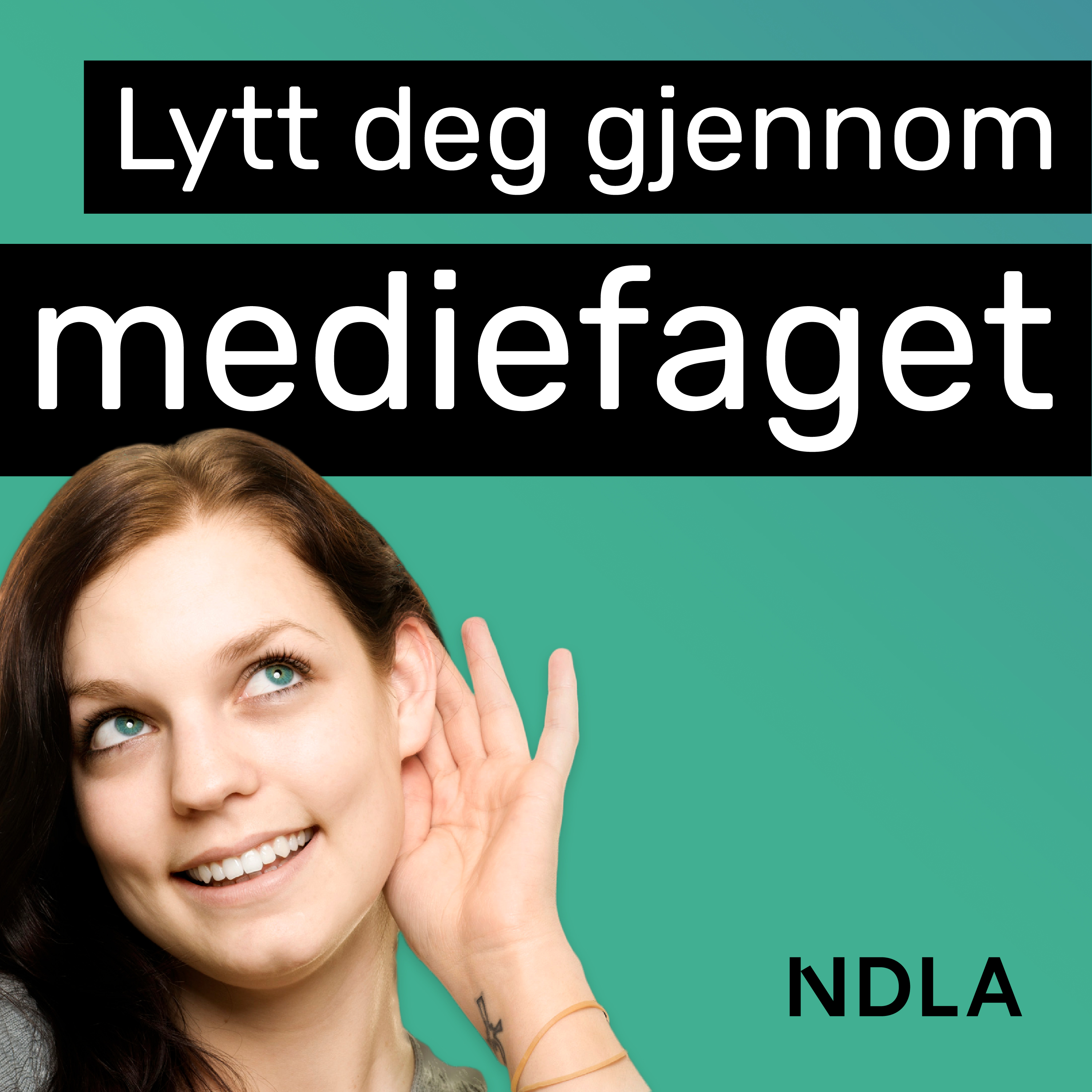 Foto av smilande jente kikkar oppover mot teksten "Lytt deg gjennom mediefaget". 