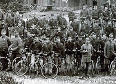 Bildet viser hjulrytterkompaniet på Gimlemoen i 1914