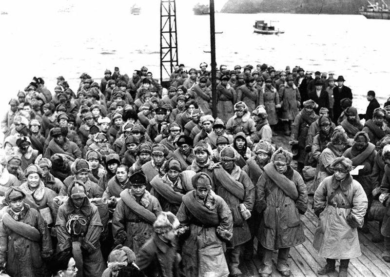 Japanske soldater som har vært krigsfanger i Sibir, returnerer til Japan, 1946. Foto.