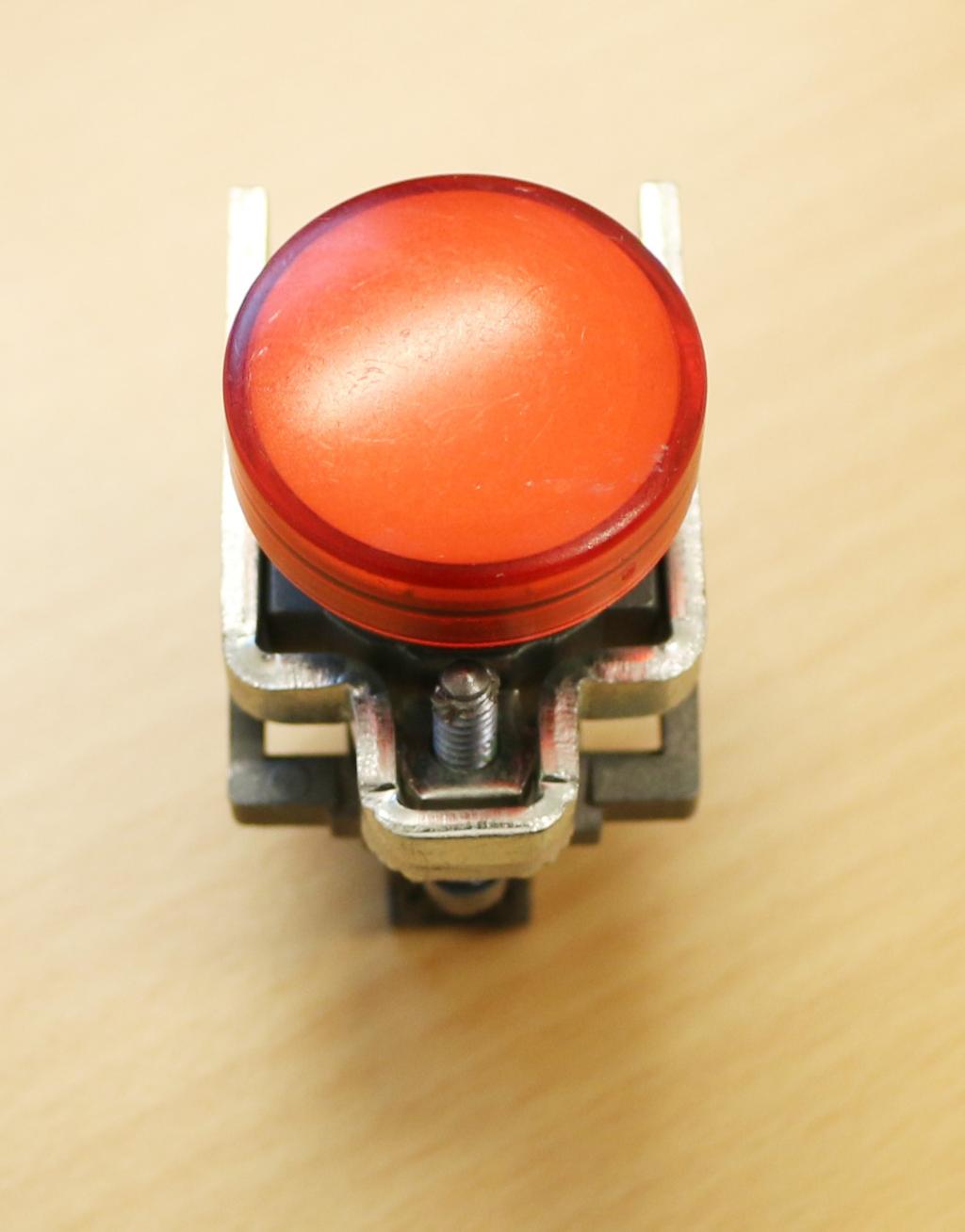 Rød lampe. Foto.