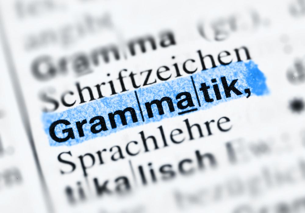 Utklipp frå ei ordliste. Det tyske ordet "Grammatik" er utheva. Foto.