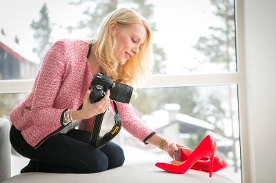 Blogger fotograferer sko