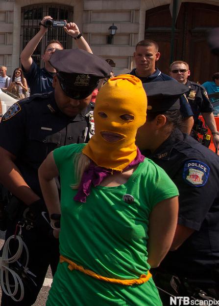 NYPD arresterer demonstranter somstøtter Pussy Riot