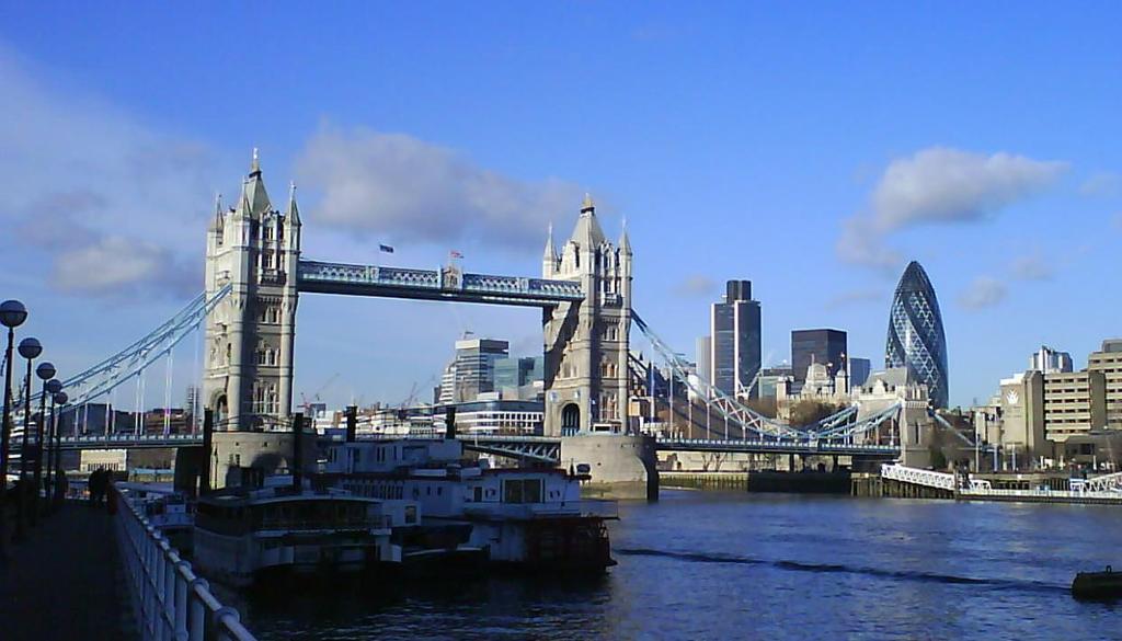 Tower Bridge accross the river Thames, London. Photo.