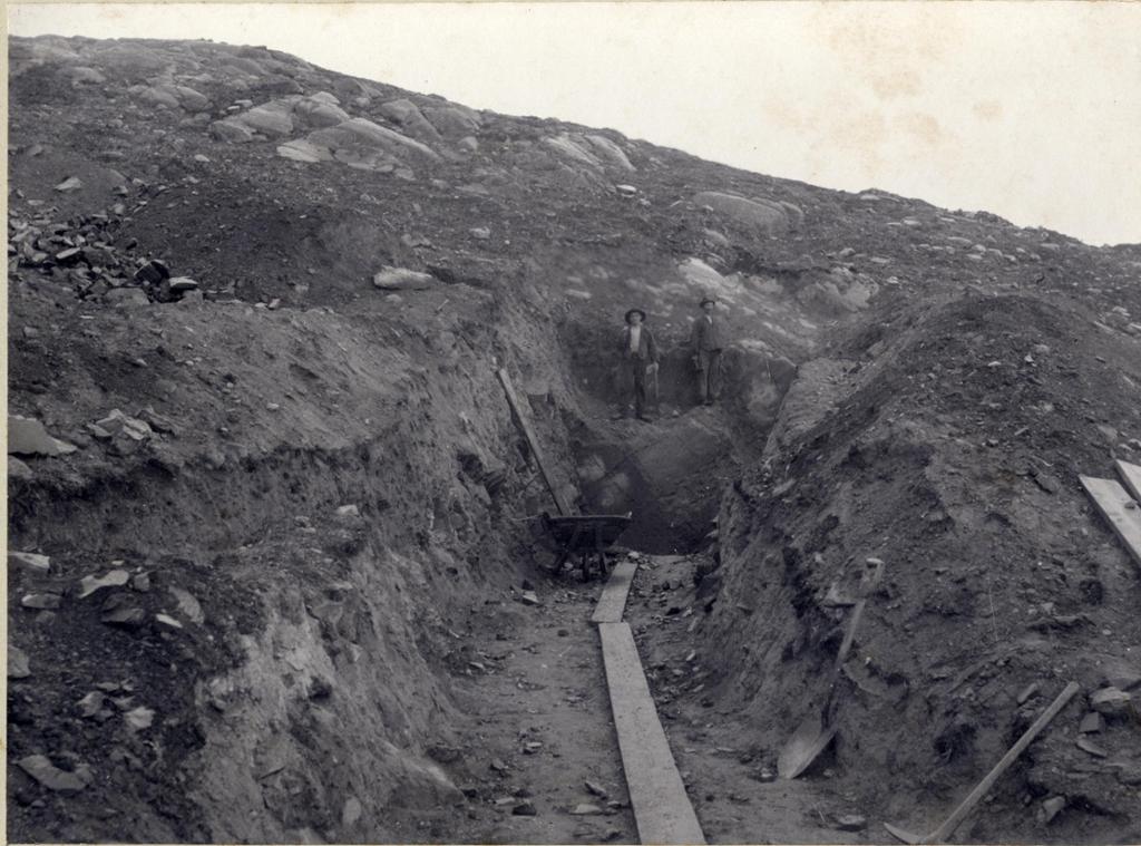 Gruveinngang ved Alten kobberverk, Kåfjord. Foto.