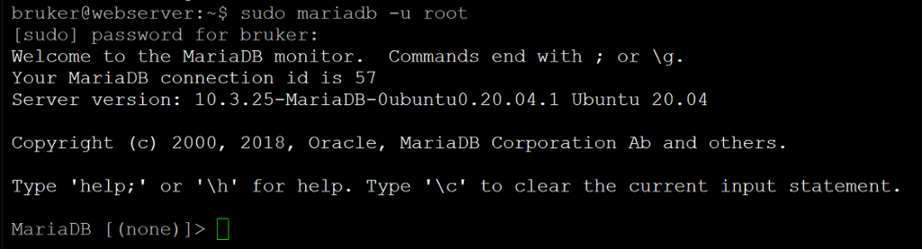 Linjer med statustekst for database, nedst står det "MariaDB [(none)]>". Skjermbilete.