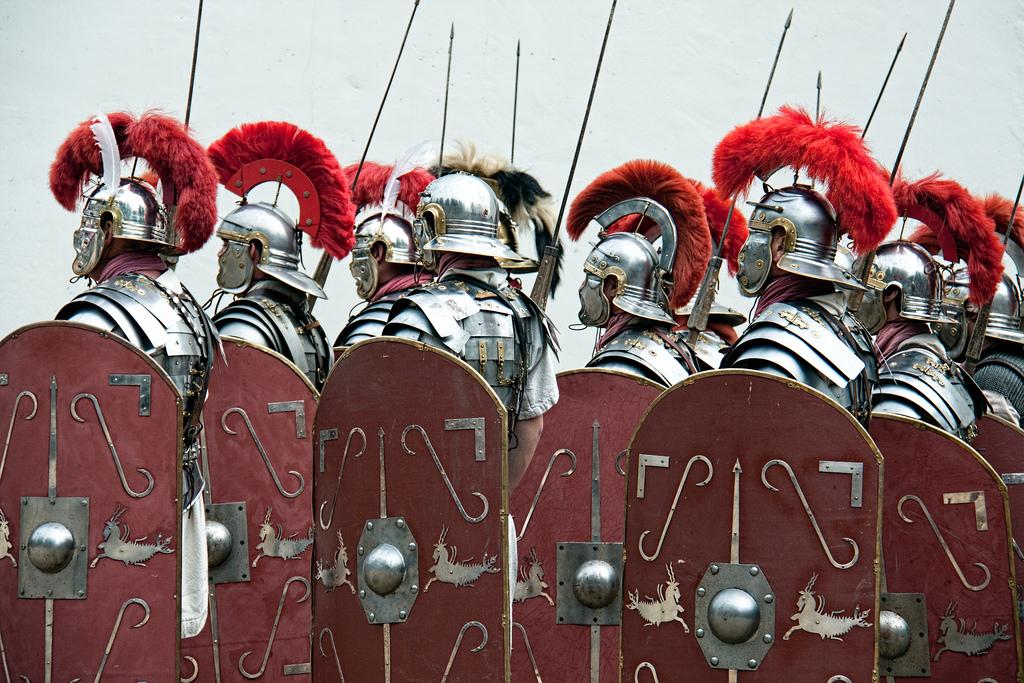 Skuespillere utkledd som romerske legionærer. Foto.