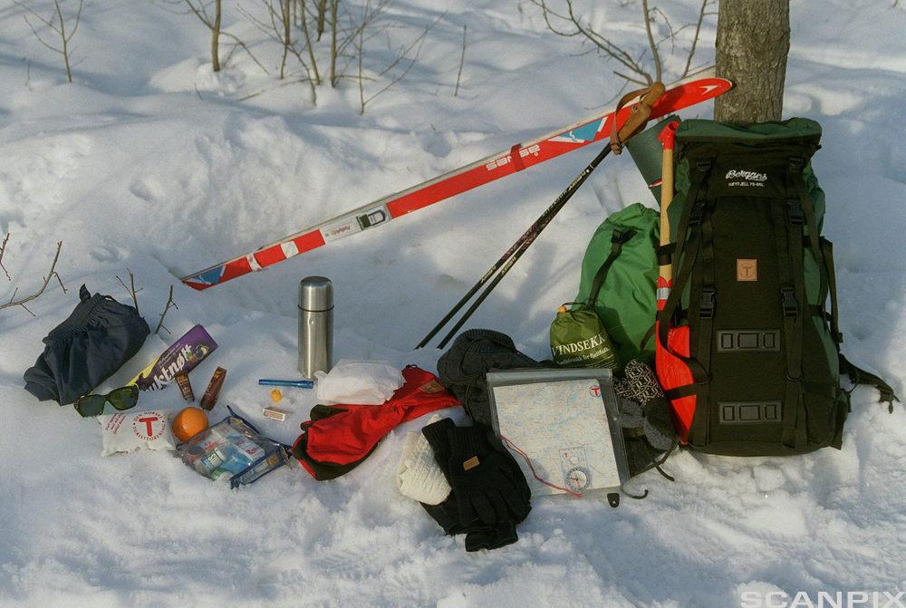Utstyr til fjelltur om vinteren. Foto. 