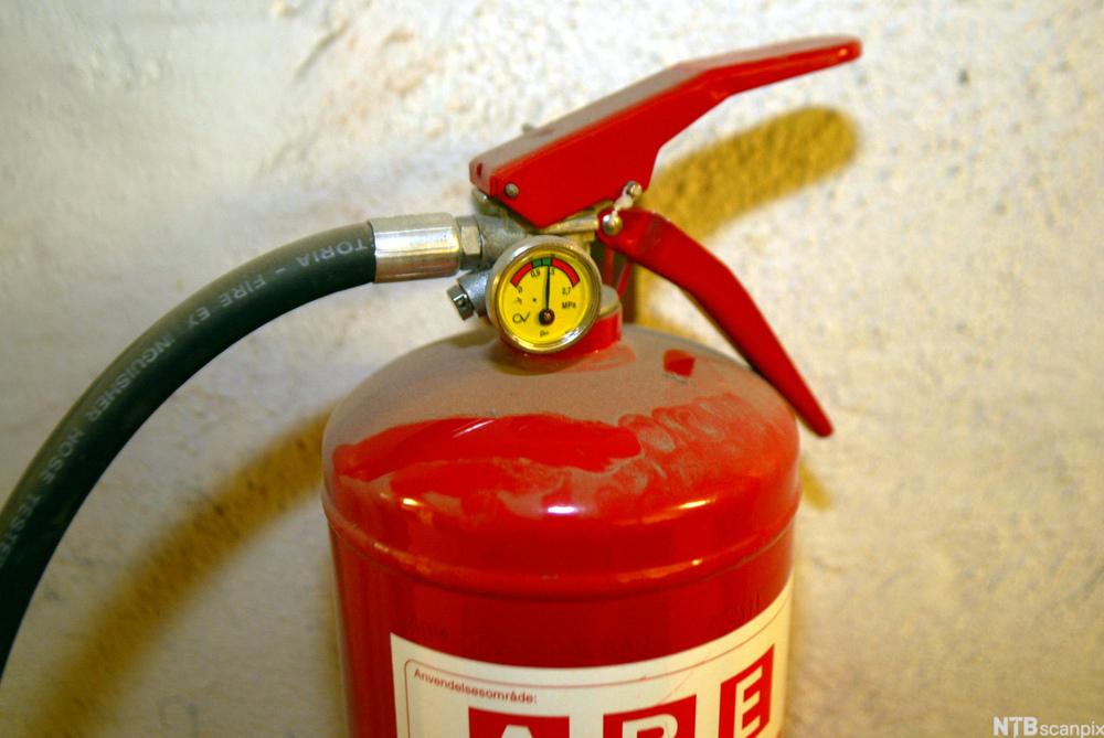 Manometer på brannslukkingsapparat. foto.