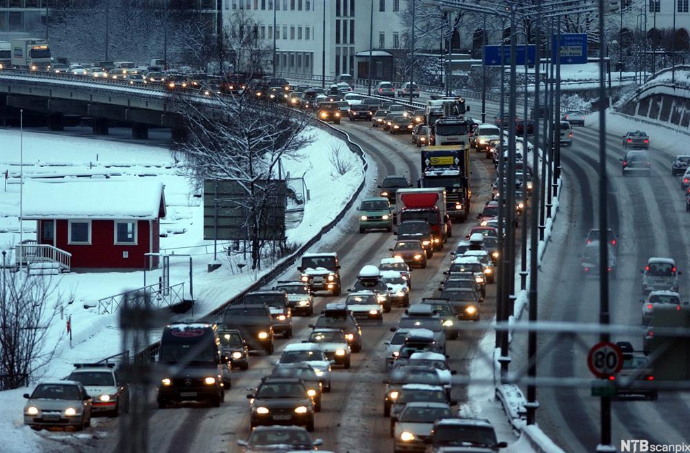 Løsningen er å satse på kollektive persontransportformer.