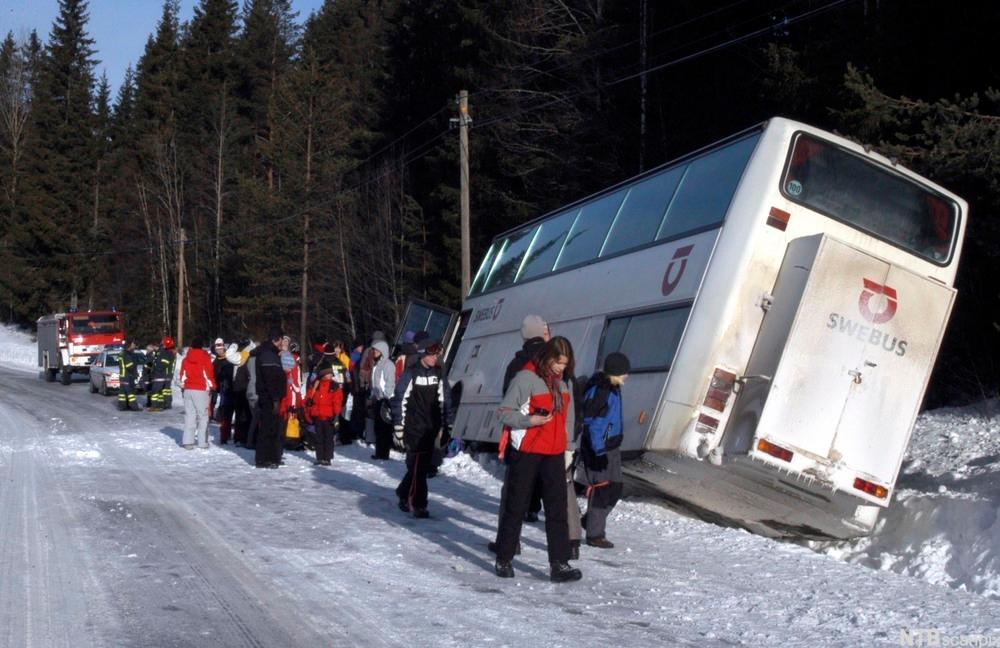 Buss har kjørt av veien. foto.