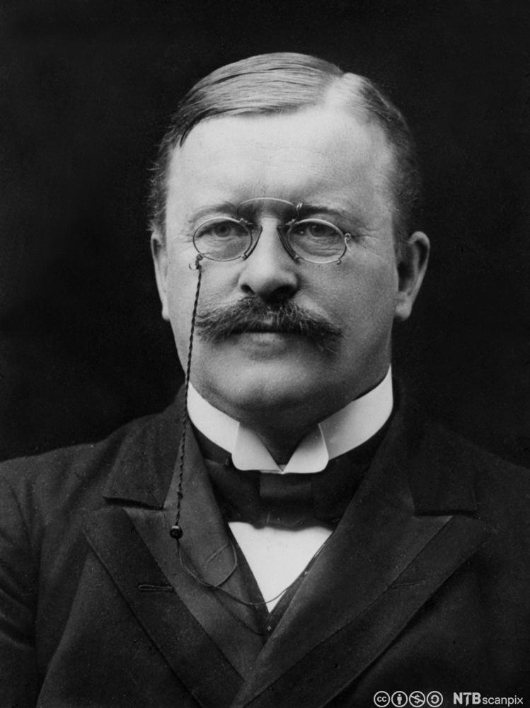 Portrett av politikeren og juristen Johan Castberg (1862-1926). Foto.