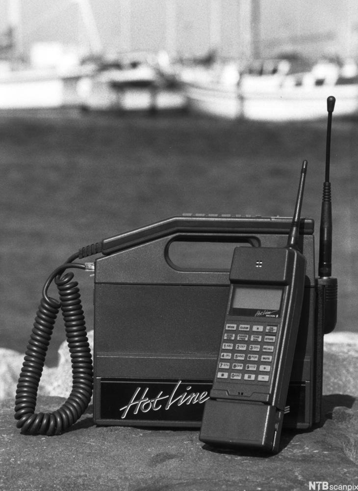Tidlig modell av mobiltelefon. foto.