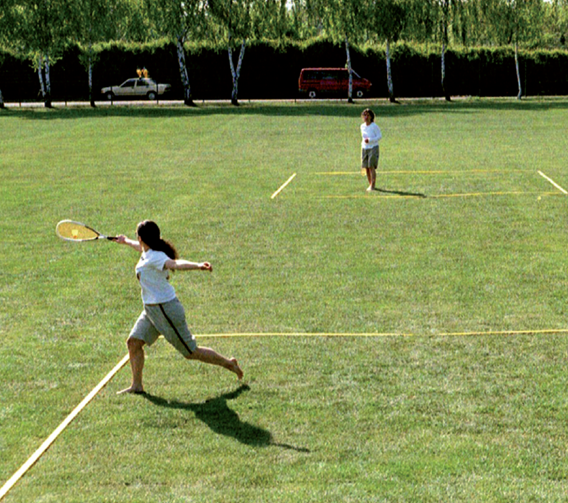 To jenter spiller speedminton.