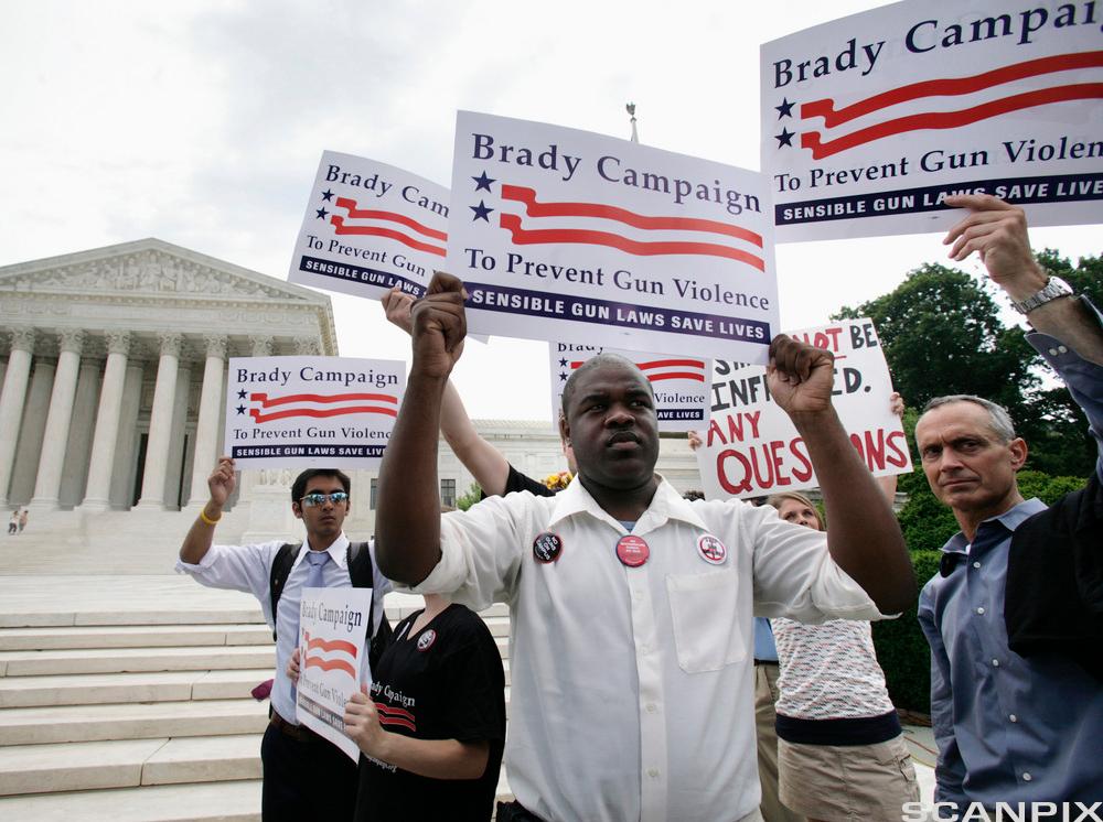 Activists with Brady Campaign for Gun Control. Photo.