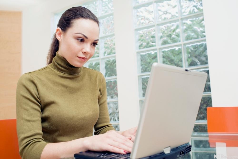 Kvinne med laptop