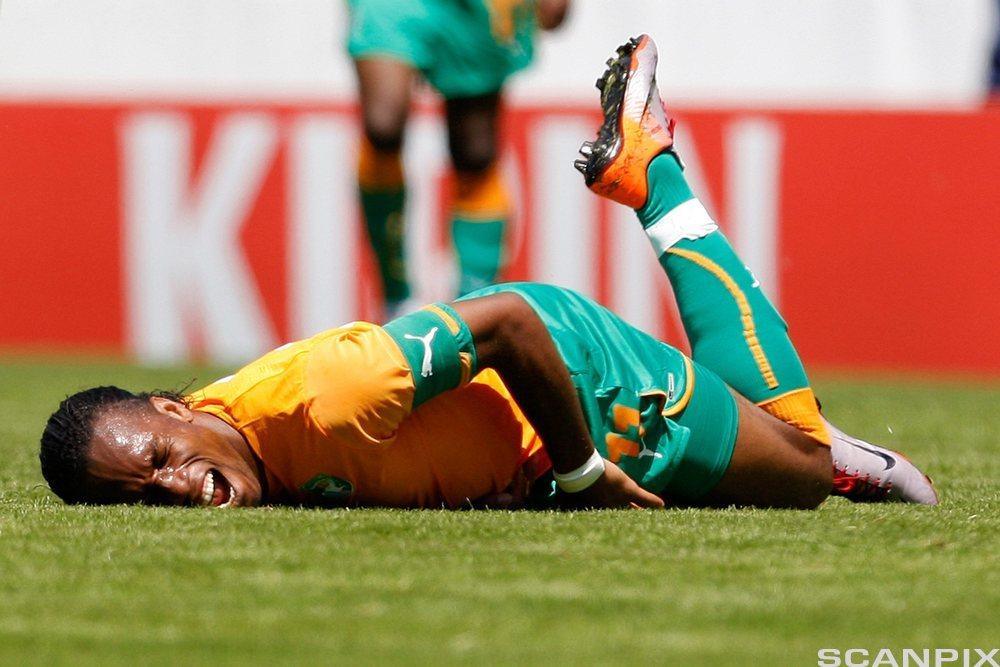 Skadet fotballspiller. Foto.