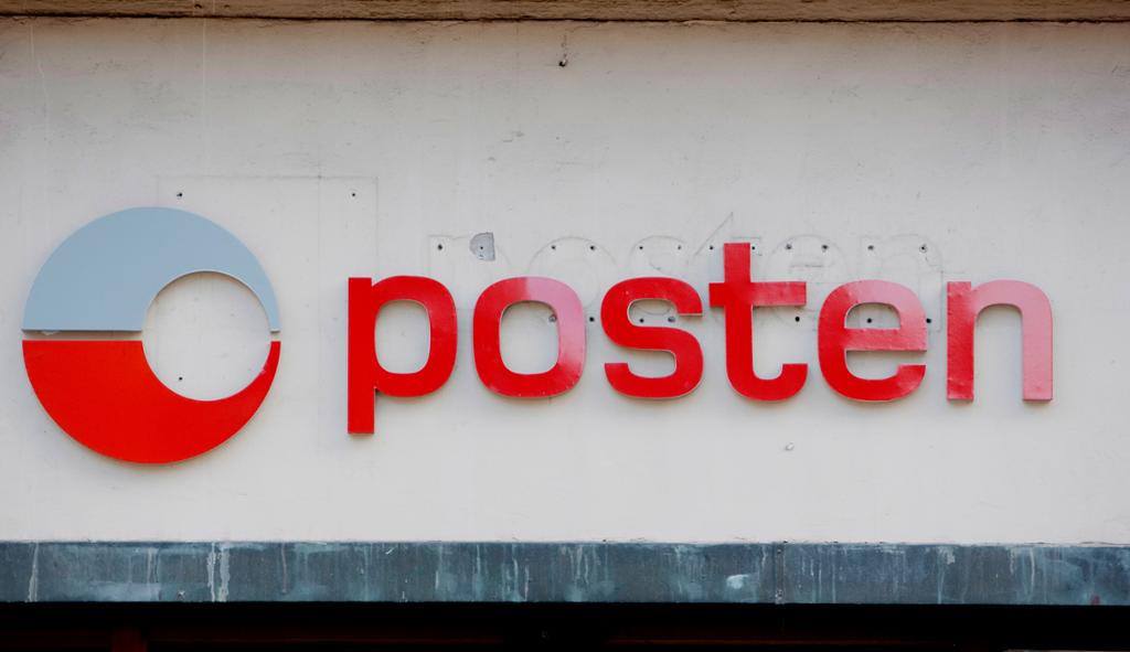  Vegg med Postens navn og logo. Foto.
