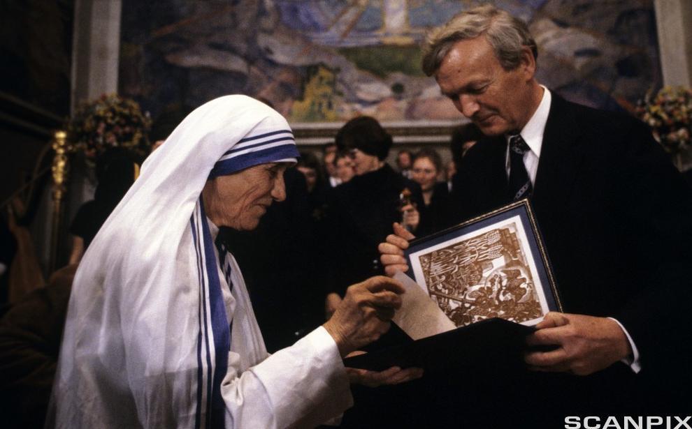 Mor Teresa, fredsprisvinner 1979. Foto. 