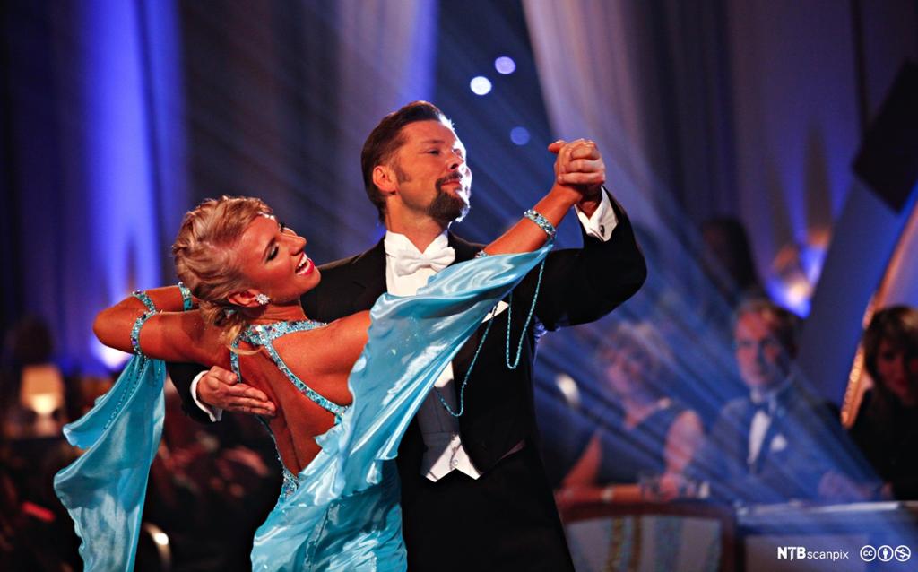 Mann og kvinne danser i TV-programmet skal vi danse. Foto.