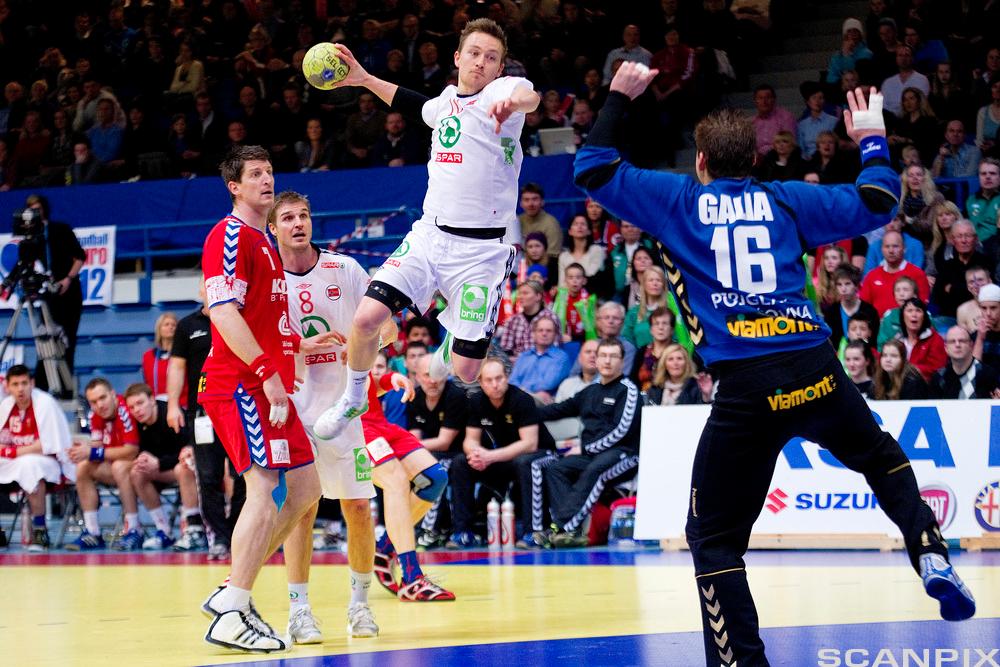 Hoppskudd i håndball. Foto.