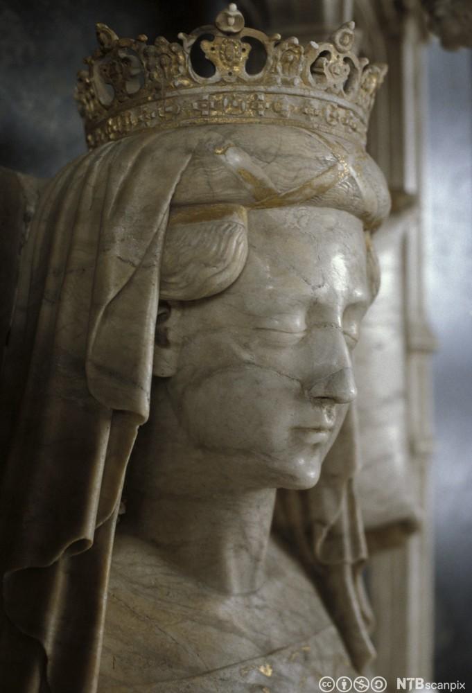 Bilde av skulptur av Dronning Margrete. Foto.