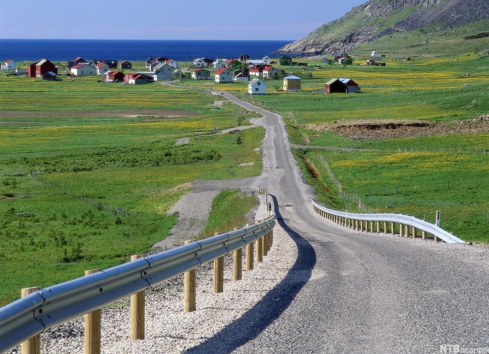 Et spredt befolkningsmønster legger til rette for privatbilisme.