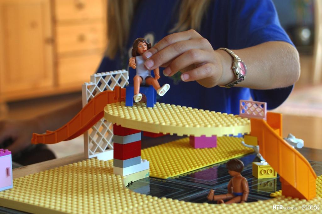 Leking med lego. Foto.