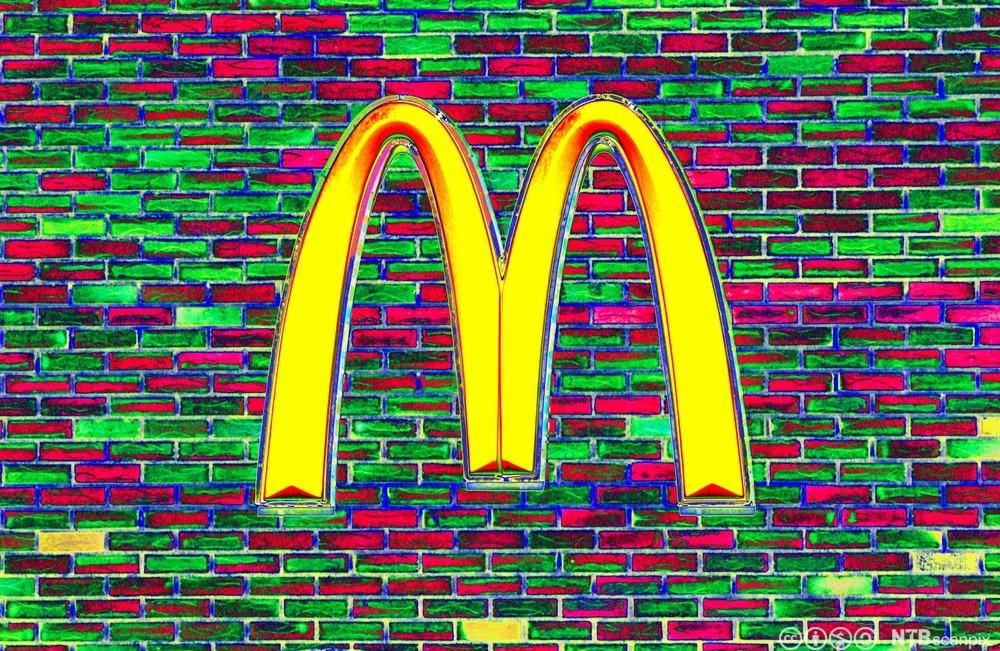 Logoen til McDonalds kjeden. Foto.