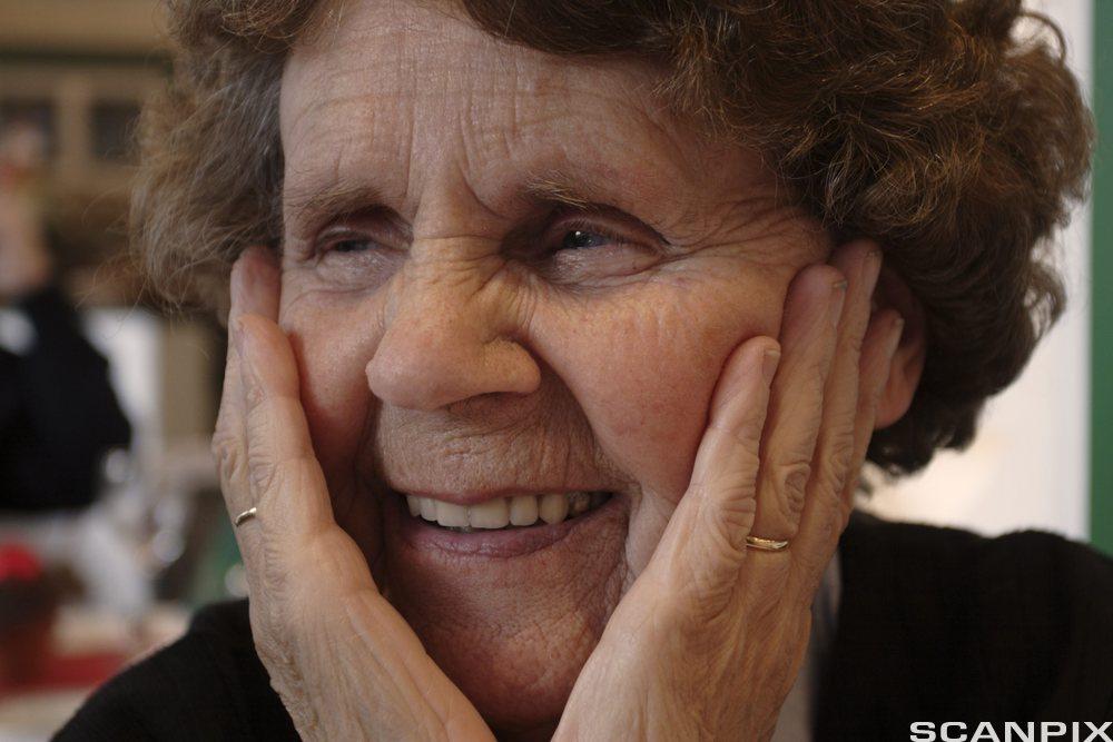 Eldre kvinne. Foto.