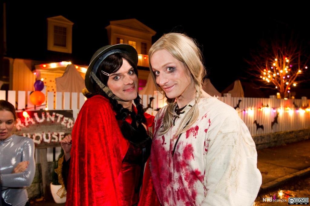 Satire-youtuberne "Tina og Bettina". Foto.