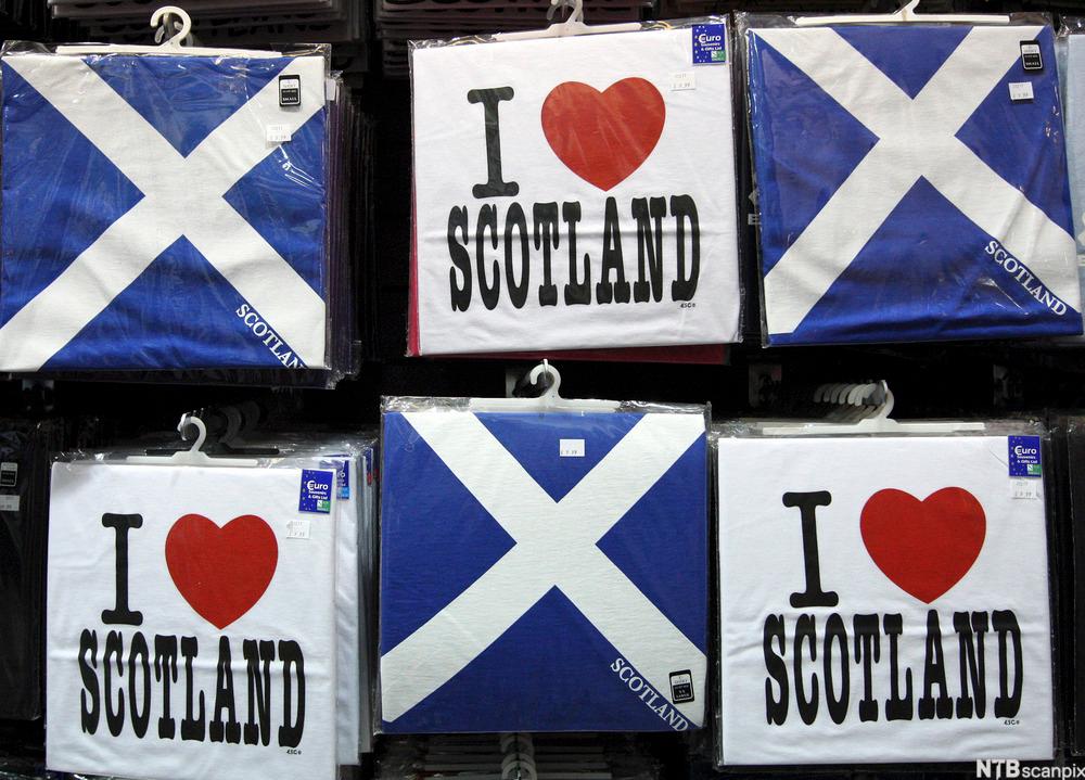 T-shirts printed with "I love Scotland"