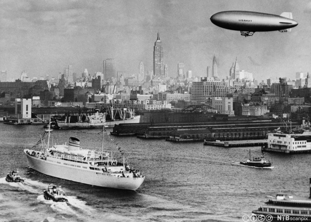 M/S Oslofjord ankommer New York på sin jomfrutur i 1949. Foto.
