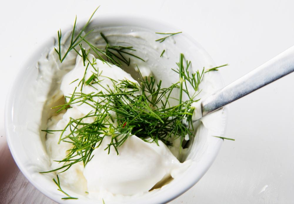 bilde av Creme fraiche, dillost og frisk dill