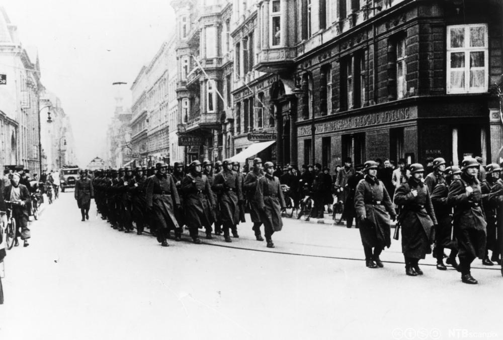 Tyske tropper marsjerer i København i april 1940. Foto.
