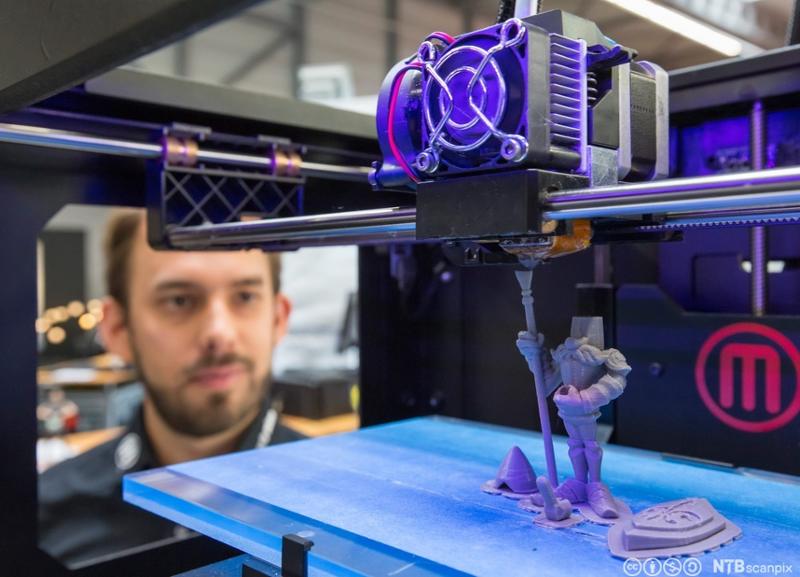 3D-printer i arbeid. Bilde.