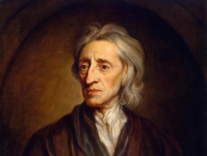 John Locke har grått hår som fell ned mot aksla, mørk jakke og kvit skjorte med krage som er open i halsen. Måleri. 