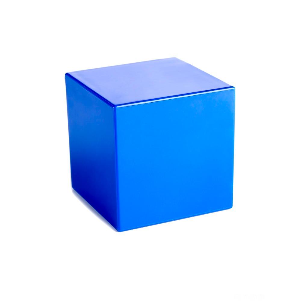En blå kube. Foto.