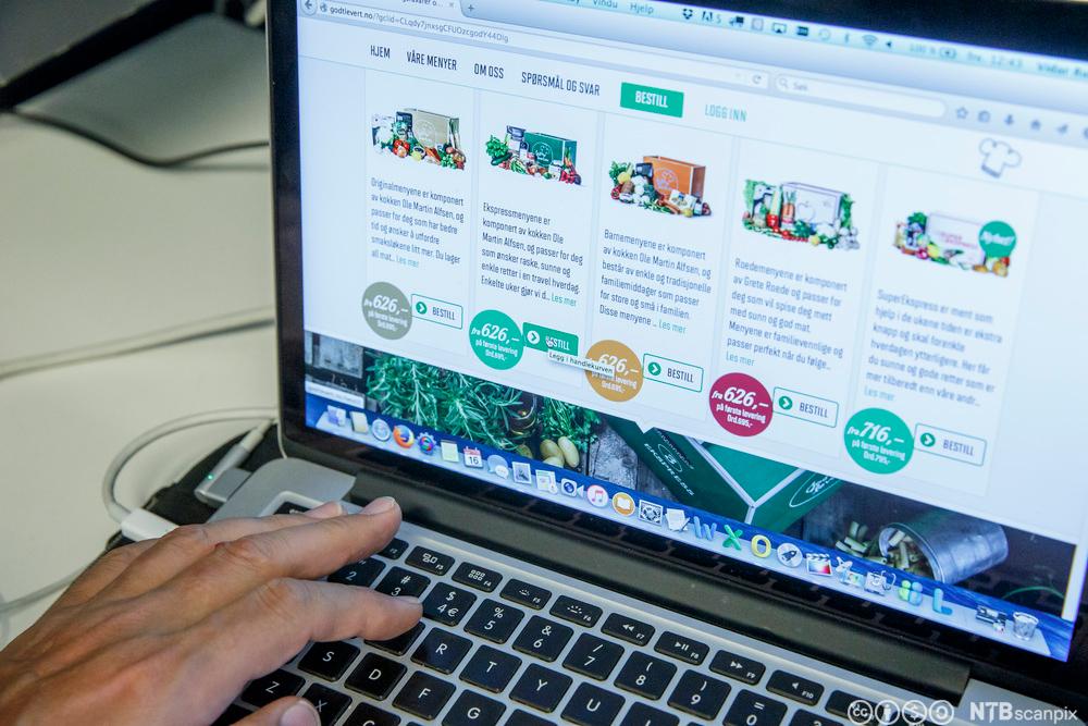 En laptop viser en nettside hvor man kan handle dagligvarer. Foto.