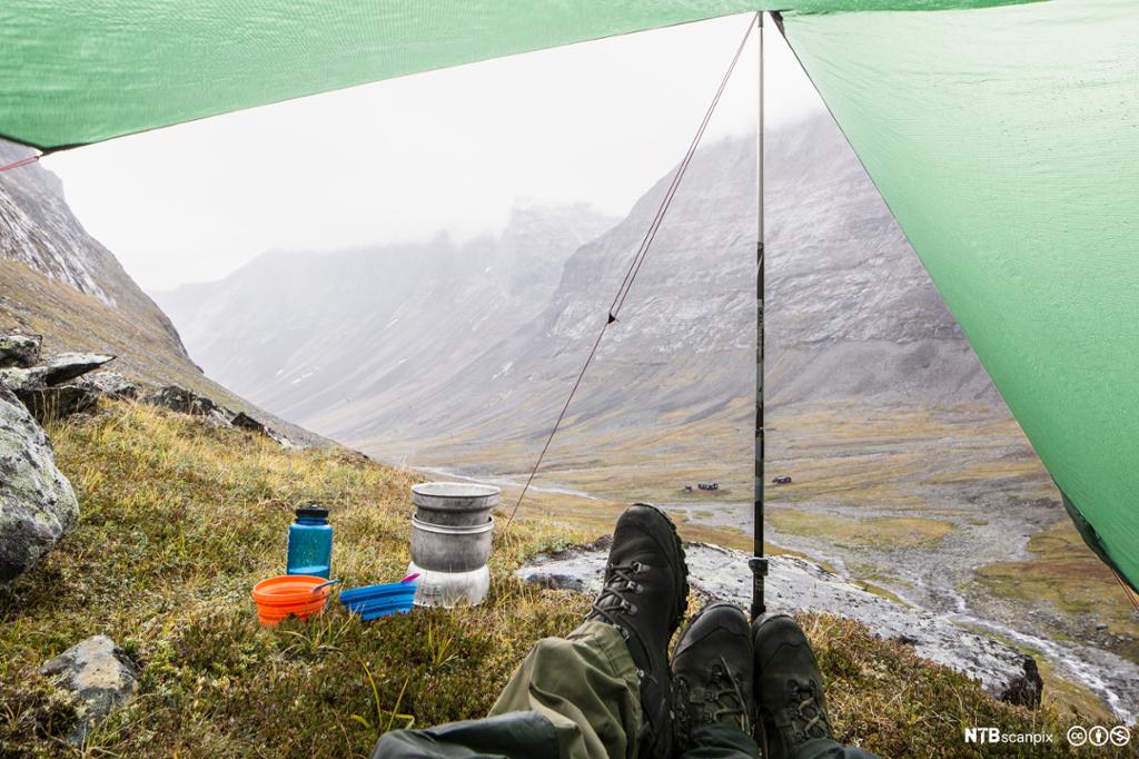 Par camper på fjellet. Foto.