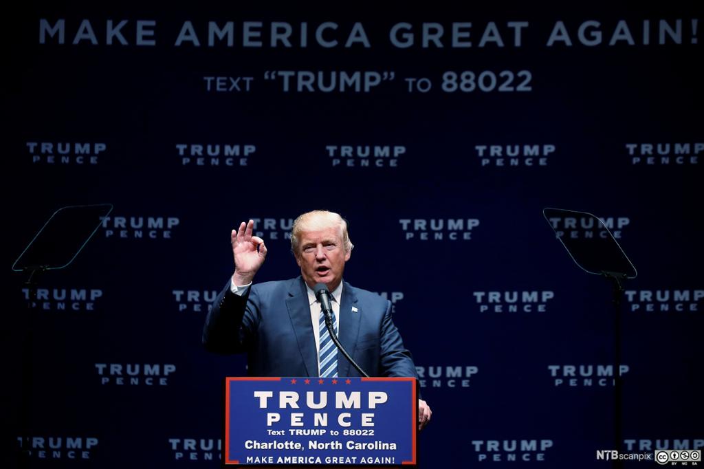 Den republikanske presidentkandidaten Donald Trump holder tale under et valgkamparrangement i Charlotte, Nord-Carolina, oktober 2016. Foto.