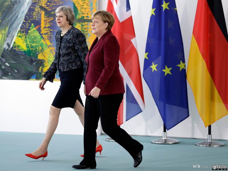 Den britiske statsministeren Theresa May møter den tyske kansleren Angela Merkel i Berlin, november 2016. Foto.
